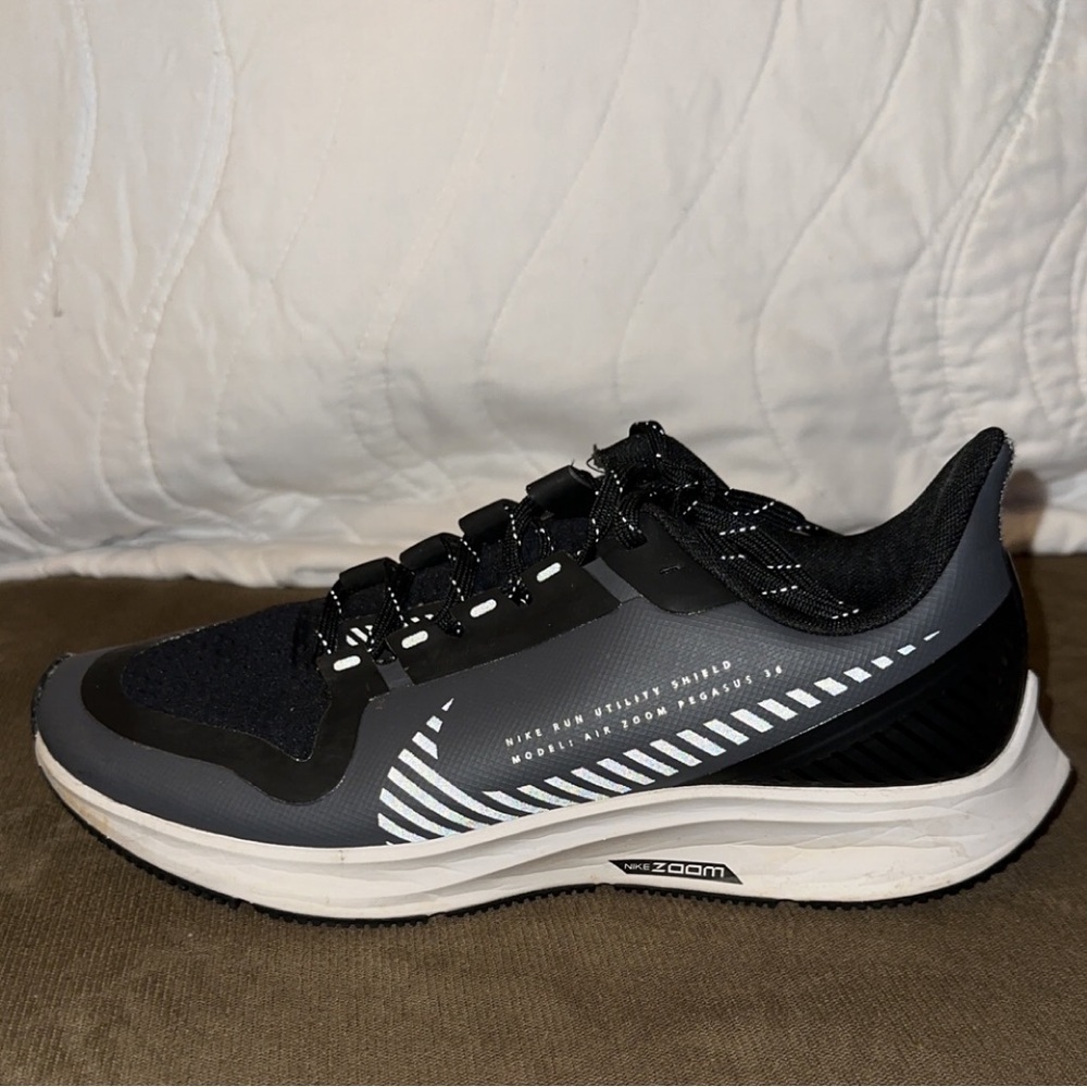 Black/ Gray Nike Zoom